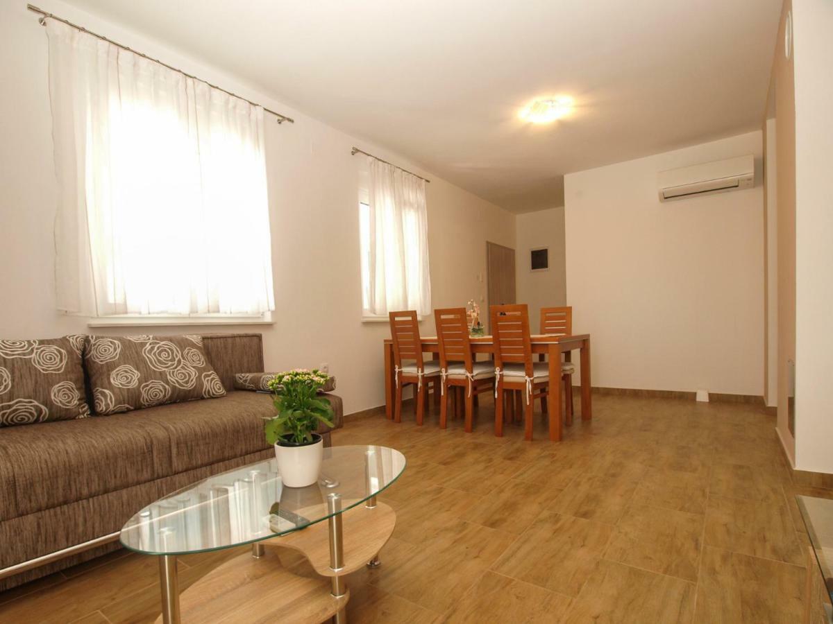 4 Stars Apartments-Pikula Fažana エクステリア 写真