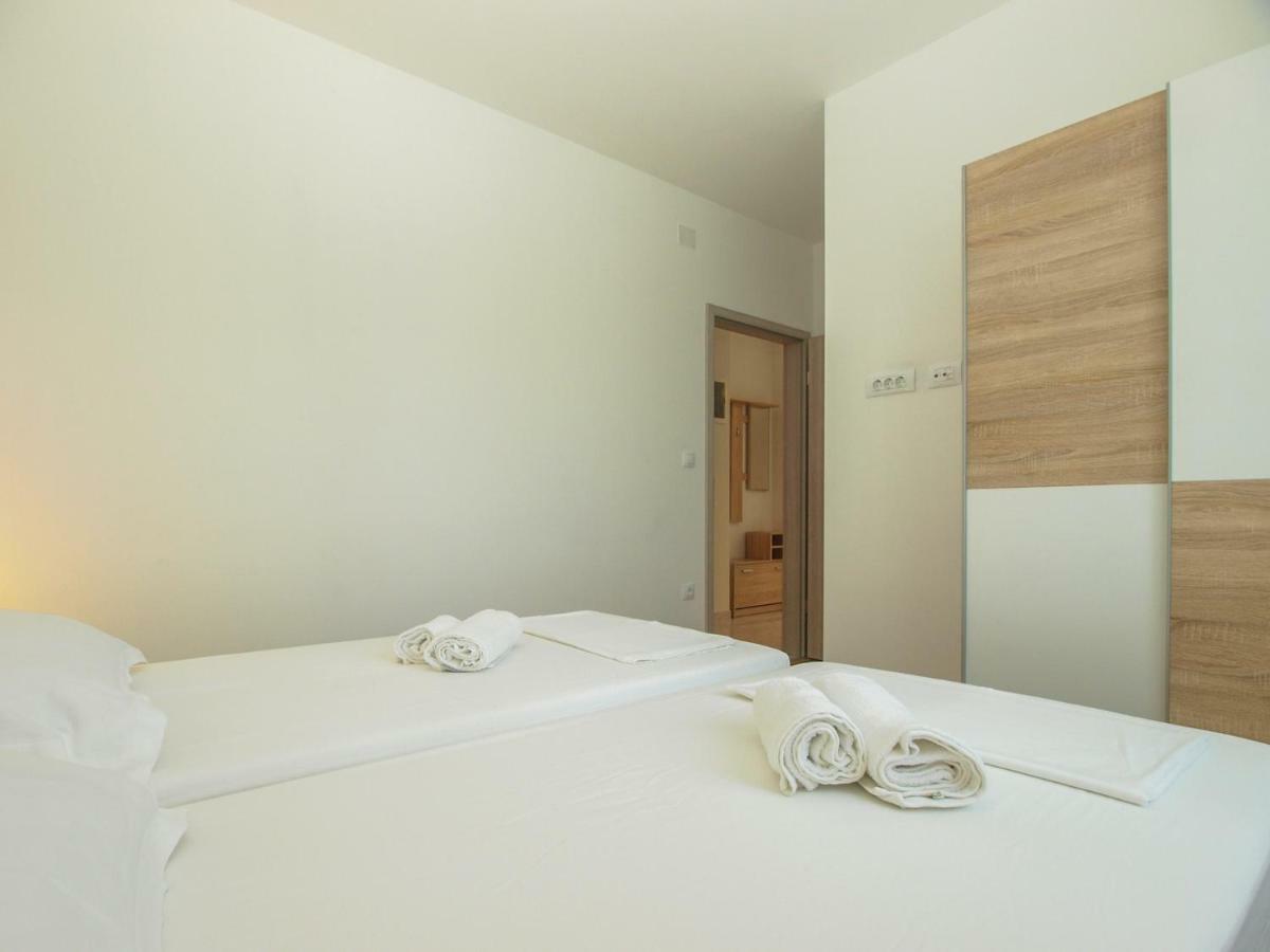 4 Stars Apartments-Pikula Fažana エクステリア 写真