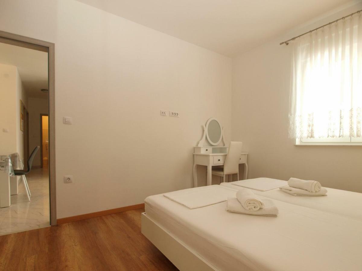 4 Stars Apartments-Pikula Fažana エクステリア 写真
