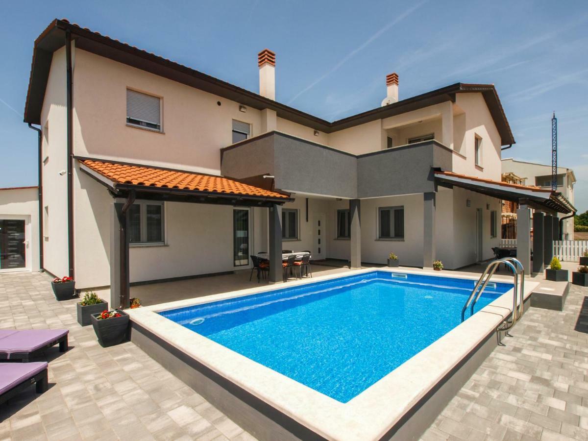 4 Stars Apartments-Pikula Fažana エクステリア 写真