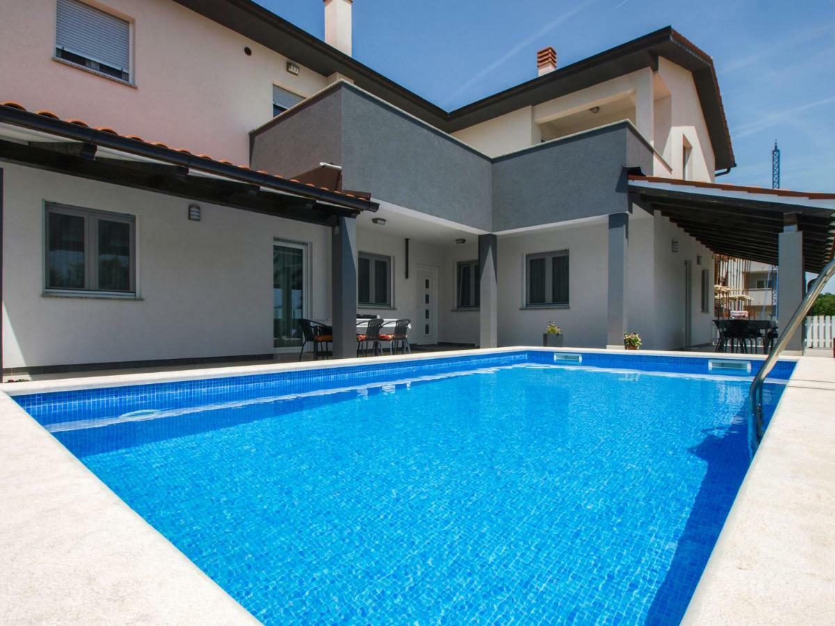 4 Stars Apartments-Pikula Fažana エクステリア 写真