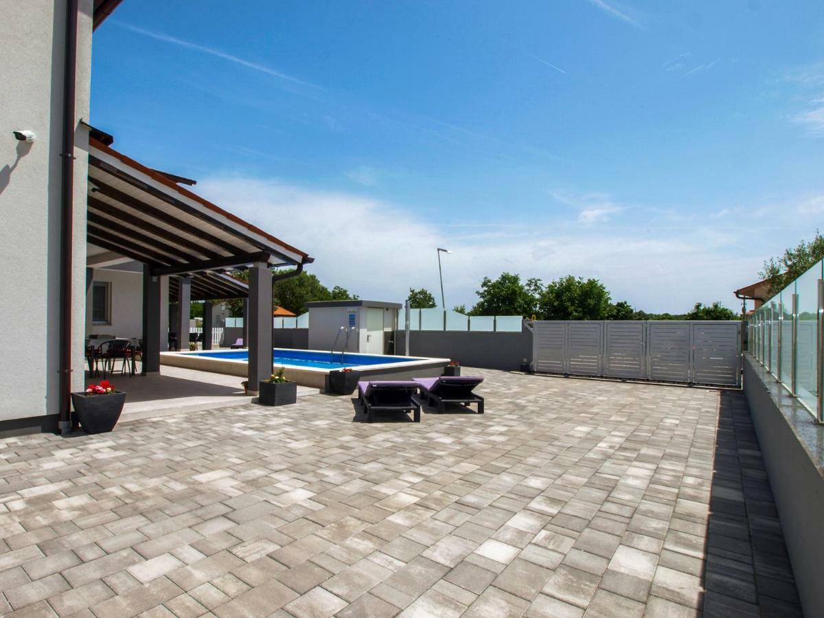 4 Stars Apartments-Pikula Fažana エクステリア 写真